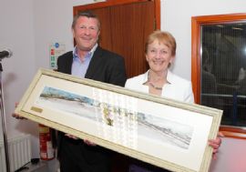 Paul Botterill presented Pat Carter with a painting on behalf of the team.